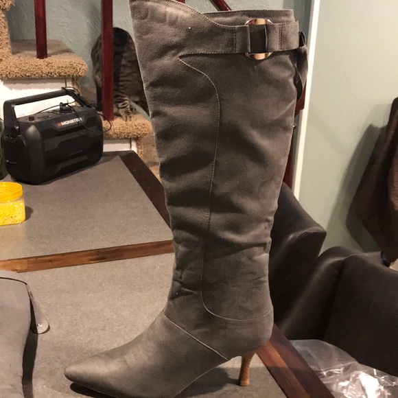 Monroe & Main Shoes - Boots.. new
